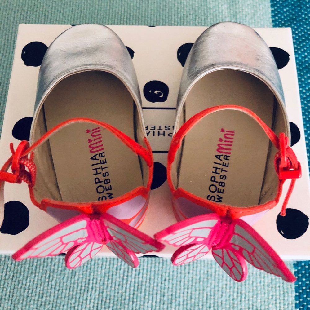 Leather butterfly ballerinas